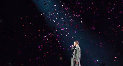 Sam Smith interpreta anoche en Madrid 'Stay with me'.