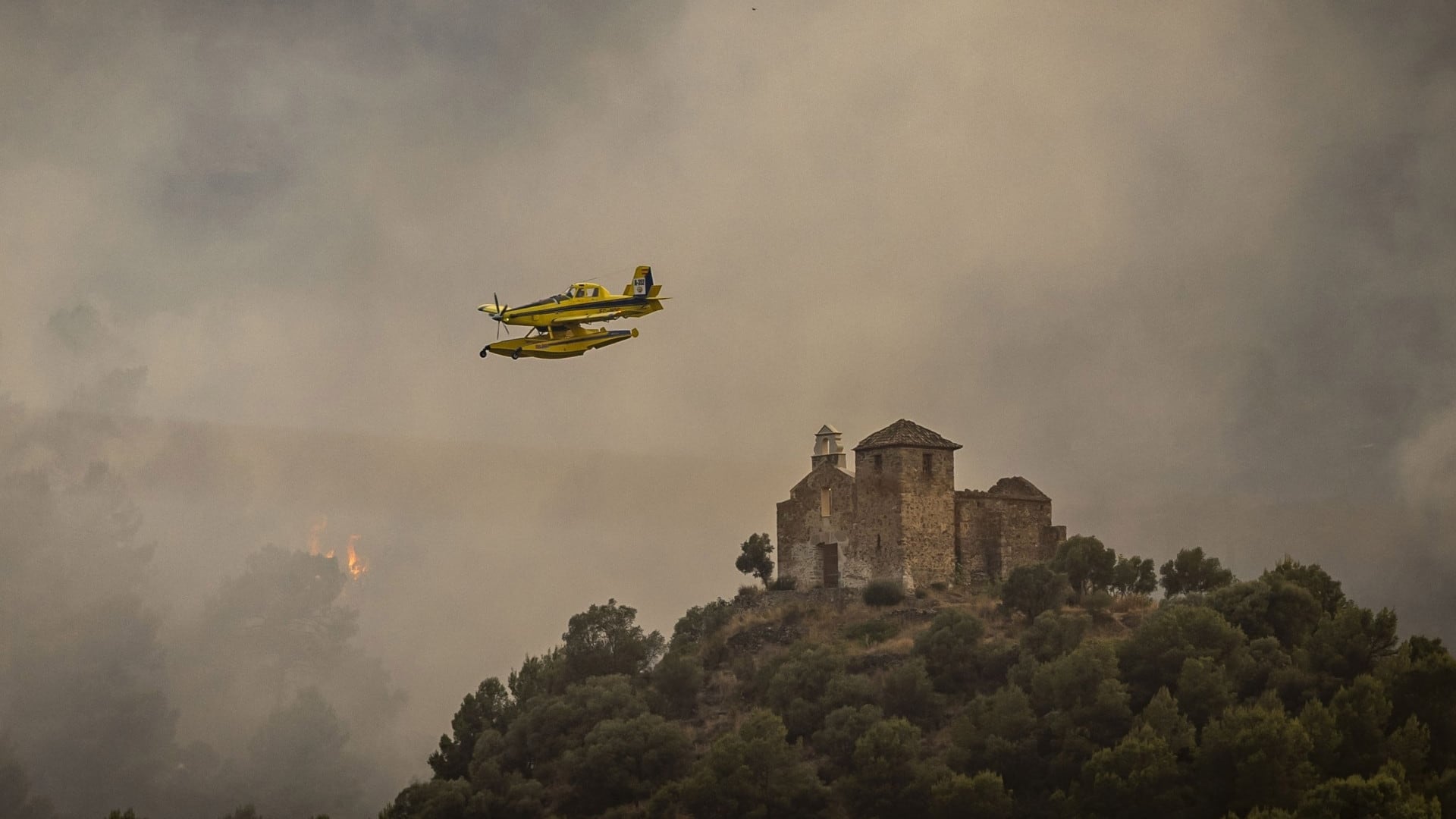El incendio de la Vall d’Uixó mantiene en vilo a 10.000 desalojados