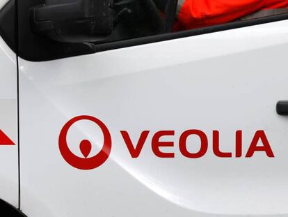 Logo de Veolia en un vehículo.