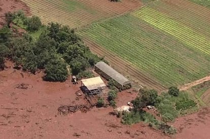 Vista área do desastre filmada pela TV Globo. Ao menos 200 pessoas estão desaparecidas, segundo o Corpo de Bombeiros. 