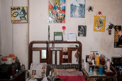 Objetos que decoran el la habitación de Deiro González.