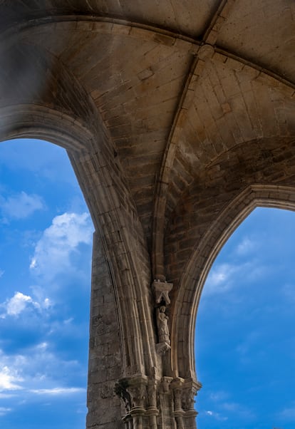 Detalle del pórtico de la catedral de Santa María de Tui (Pontevedra).