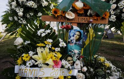 Estudantes da Universidad Americana (UAM), na Nicarágua, realizam homenagem à brasileira Rayneia Gabrielle Lima, assassinada no país.