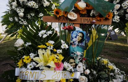 Estudantes da Universidad Americana (UAM), na Nicarágua, realizam homenagem à brasileira Rayneia Gabrielle Lima, assassinada no país. 