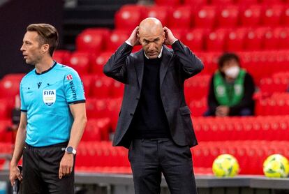 Zinedine Zidane, durante el Athletic-Real Madrid de este domingo.