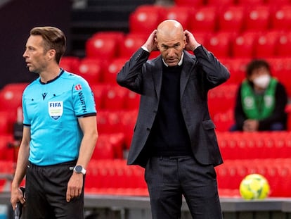 Zinedine Zidane, durante el Athletic-Real Madrid de este domingo.