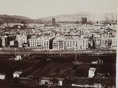 &#039;Parte norte de la ciudad&#039;, realizada por Charles Clifford en 1860 en Barcelona y depositada en el MNAC.