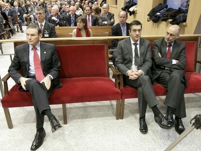 Juan José Ibarretxe, Patxi López y Rodolfo Ares, el día que comenzó el juicio, el 8 de enero de 2009.