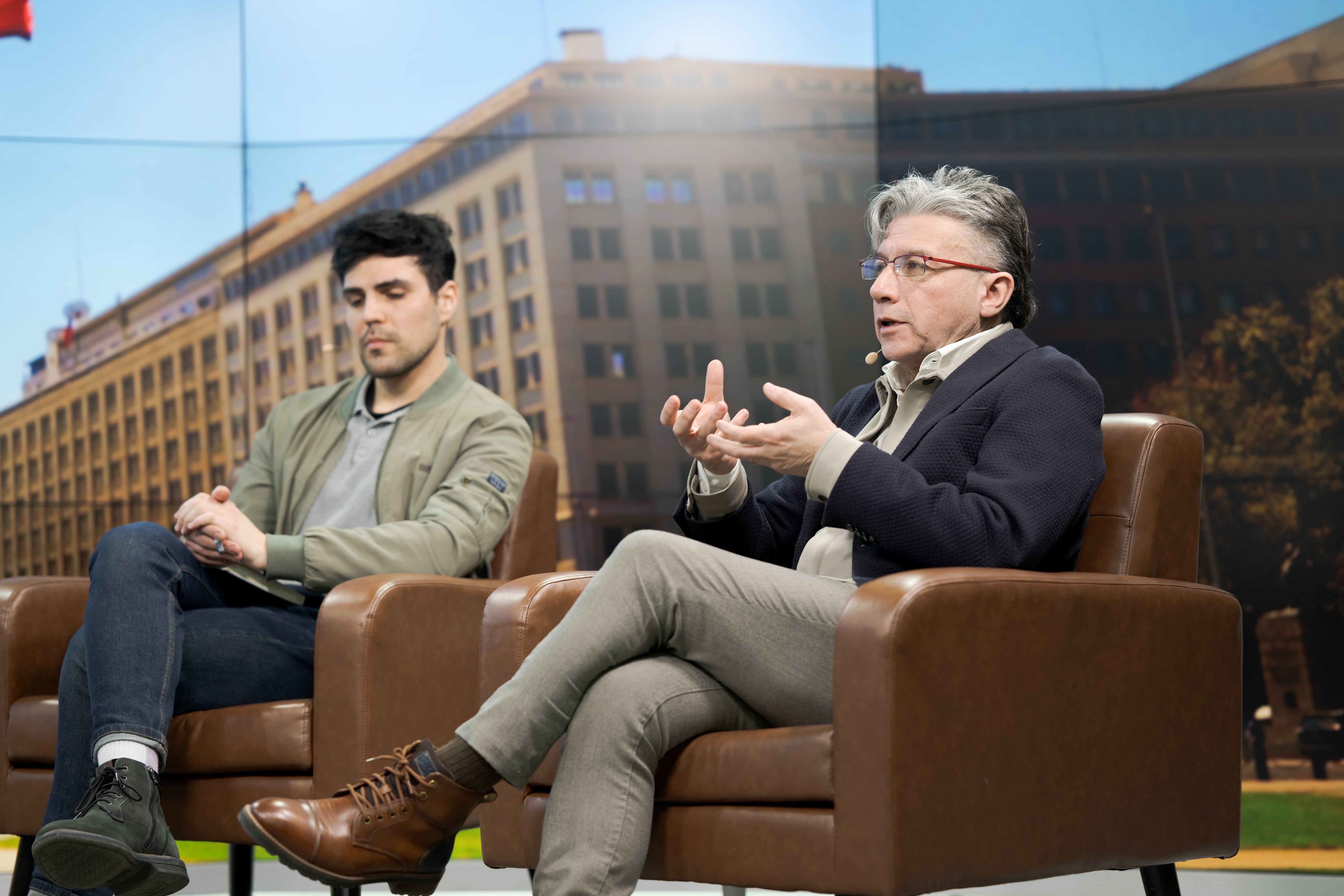 Juan Rozas y Aldo Mascareño, durante una entrevista en Chile.