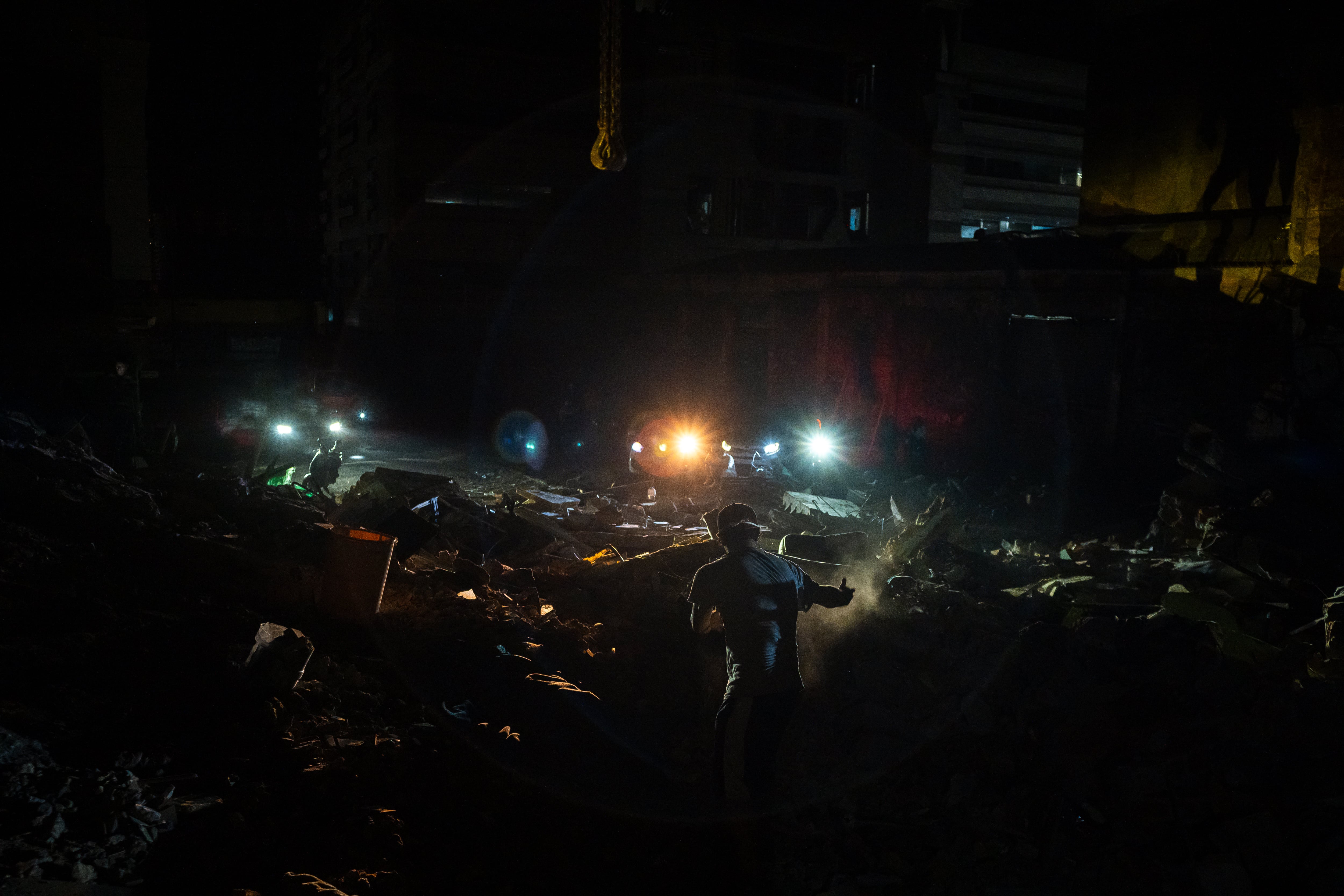 Última hora del terremoto en Colombia, en directo | Continúan durante la noche las labores de rescate de los cientos de desaparecidos