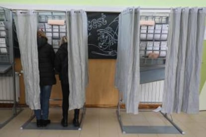 La jornada electoral en el colegio Antonio Fontán.