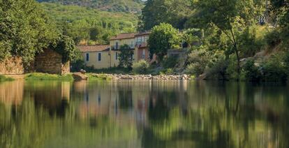 Edificio del balneario Baños de Montemayor, en el valle del Ambroz.