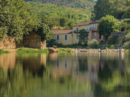 Edificio del balneario Baños de Montemayor, en el valle del Ambroz.