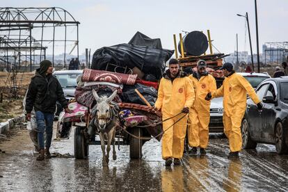 Palestinians flee the city of Khan Younis towards Rafah, on February 2, 2024