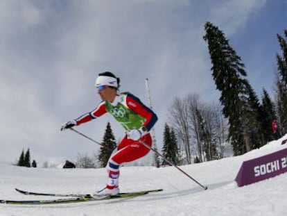 La noruega Marit Bjoergen compite en el equipo femenino de cross-country sprint cl&aacute;sico. 