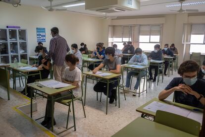 Pruebas de Bachillerato Internacional en el Colegio San Francisco de Paula en Sevilla.