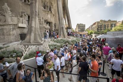 Cues per entrar a la Sagrada Família.