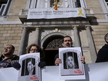 Protesta a favor dels polítics presos davant del Palau de la Generalitat.