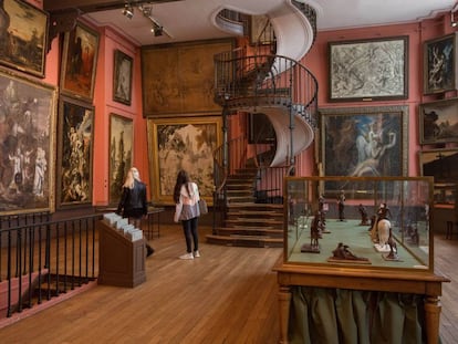 Visitantes en el Museo Gustave Moreau, en París.
