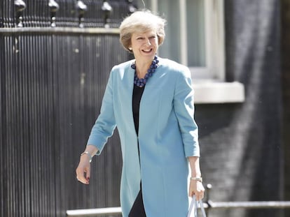 Theresa May llega al 10 de Dowing Street.