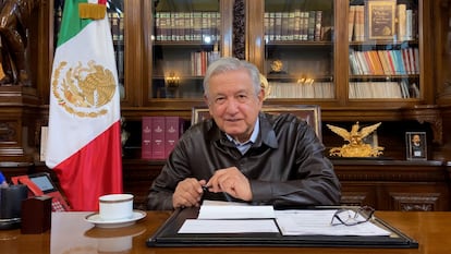 El presidente de México, Andrés Manuel López Obrador, en un mensaje grabado tras contagiarse de covid-19.