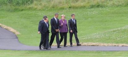 Silvio Berlusconi, José Manuel Durão Barroso (detrás), Barack Obama, Angela Merkel y Nicolas Sarkozy en Huntsville, al norte de Toronto.