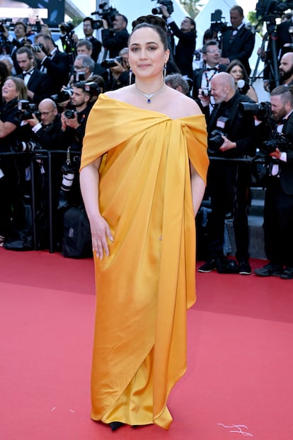 Lily Gladstone, nominada al Oscar en la última edición, es también miembro del jurado en Cannes. Para la velada del primer viernes en Cannes, con el estreno de 'Kinds Of Kindness', lució este diseño de la marca Balenciaga que es en realidad una reinterpretación de un diseño de Cristóbal Balenciaga de 1959.