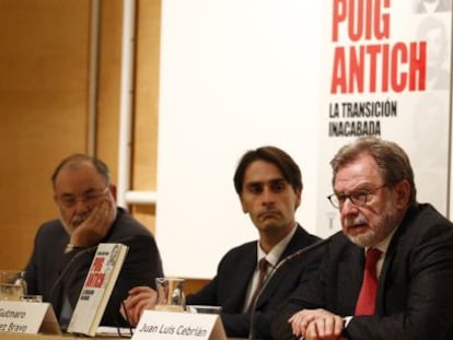 Juan Luis Cebrian y Angel Juanes, presentan el libro Puig Antich, la transición inacabada, de Gutmaro Gomez Bravo.