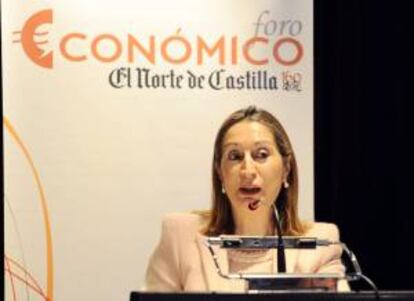 La ministra de Fomento, Ana Pastor, durante su intervención en el Foro Económico organizado por el diario El Norte de Castilla en Valladolid.