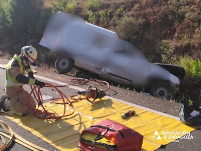 Furgoneta implicada en el accidente que le ha costado la vida a una persona el sábado en la A-1503, a la entrada de Brea de Aragón.