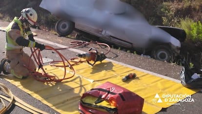 Furgoneta implicada en el accidente que le ha costado la vida a una persona el sábado en la A-1503, a la entrada de Brea de Aragón.