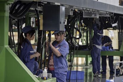 Fábrica de CSR en Ningbo, donde se ensamblan trenes eléctricos. También tienen un simulador para probar los sistemas que desarrollan.