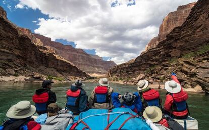 Descenso en rafting del río Colorado a su paso por el Gran Cañón, en Arizona (Estados Unidos).