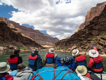 Descenso en rafting del río Colorado a su paso por el Gran Cañón, en Arizona (Estados Unidos).