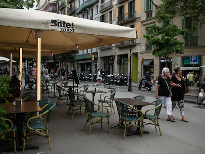 Una terraza vacía este martes en la Rambla Catalunya de Barcelona.