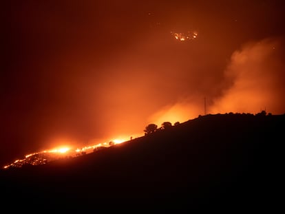 Incendio forestal que afecta a los municipios de Colera y Portbou (Girona).