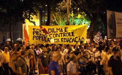 No Rio, manifestantes contra o projeto que amplia a possibilidade de terceirização.