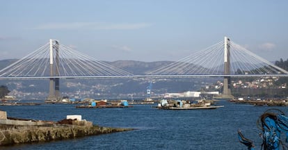 Puente en la ría de Vigo.