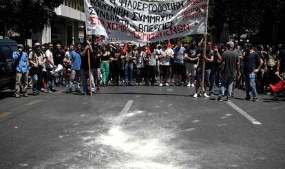 Manifestantes en Atenas este miércoles, día de huelga general en Grecia.