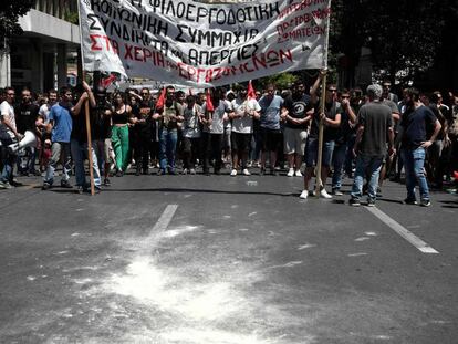 Manifestantes en Atenas este miércoles, día de huelga general en Grecia.
