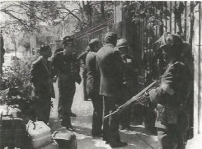 Las puertas de la embajada de México en Santiago en septiembre de 1973.