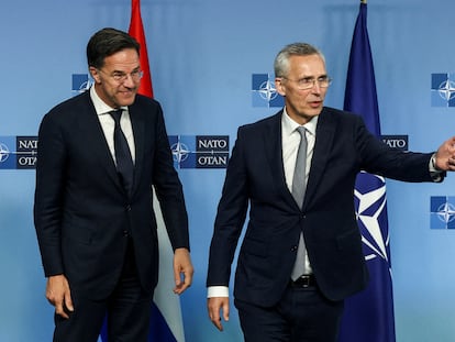 Mark Rutte y Jens Stoltenberg en la sede de la OTAN, el pasado abril en Bruselas.