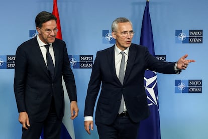 Mark Rutte y Jens Stoltenberg en la sede de la OTAN, el pasado abril en Bruselas.