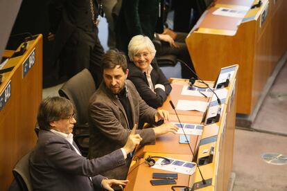 Desde la izquierda, los eurodiputados catalanes Carles Puigdemont, Toni Comín y Clara Ponsatí.