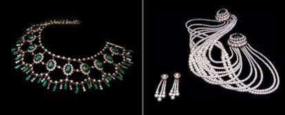 De izquierda a derecha, un collar de esmeraldas y otro de perlas.