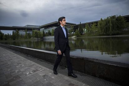 Jose Maria Alvarez-Pallete, en los jardines de la sede de Telefonica de las Tablas.