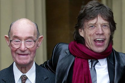 Mick Jagger junto a su padre en una foto de archivo.