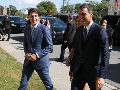 El primer ministro de Canadá, Justin Trudeau (izquierda), recibe a su homólogo español, Pedro Sanchez, en Montreal.