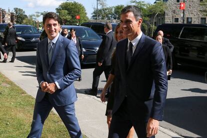 El primer ministro de Canadá, Justin Trudeau (izquierda), recibe a su homólogo español, Pedro Sanchez, en Montreal.