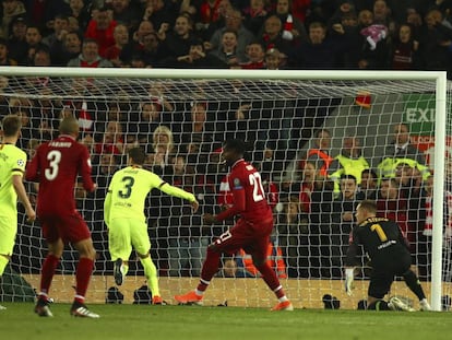 Origi (27) marca el quart gol del Liverpool al Barça.